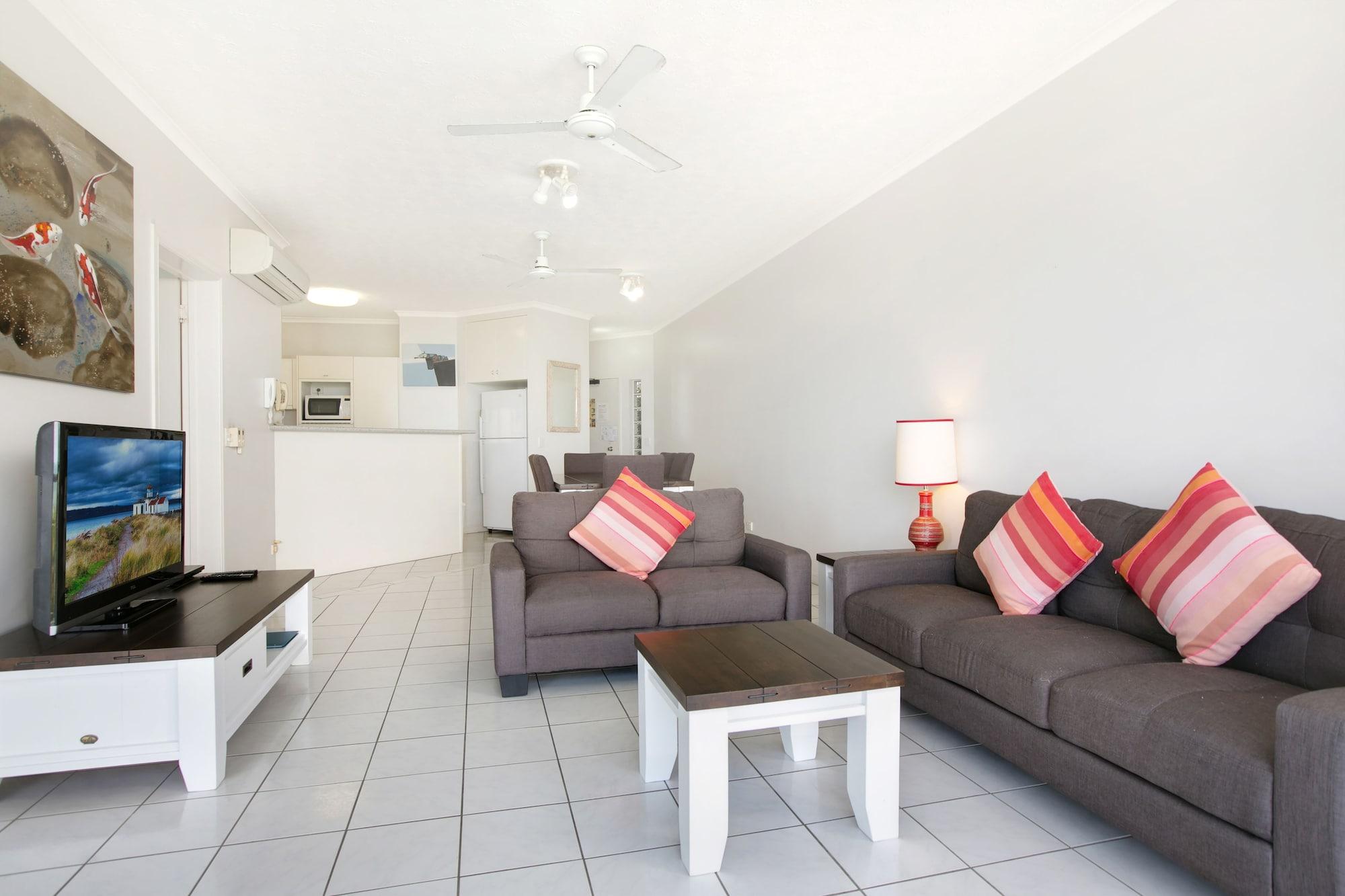 On The Beach Apartments Trinity Beach Exterior photo