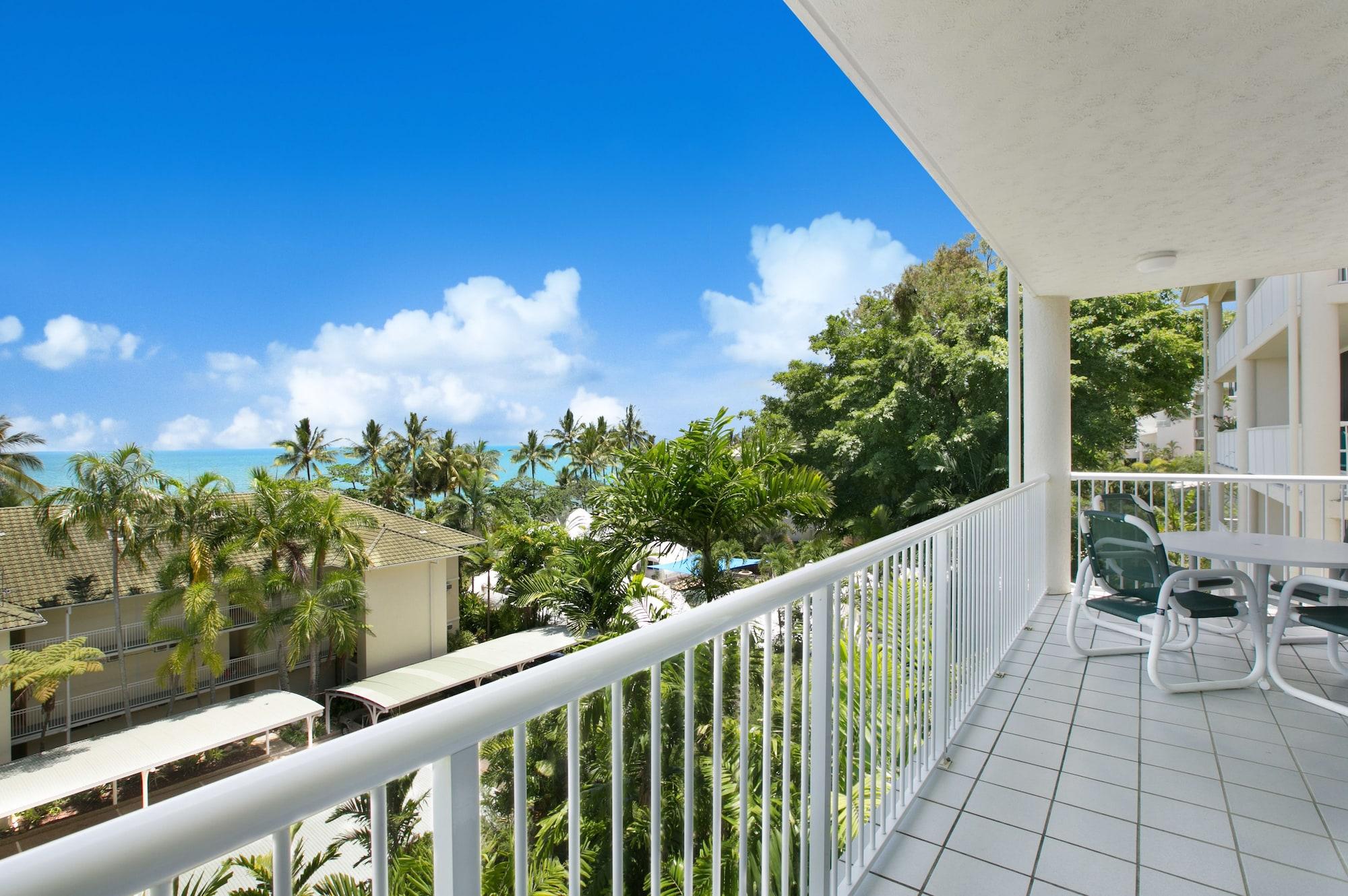 On The Beach Apartments Trinity Beach Exterior photo