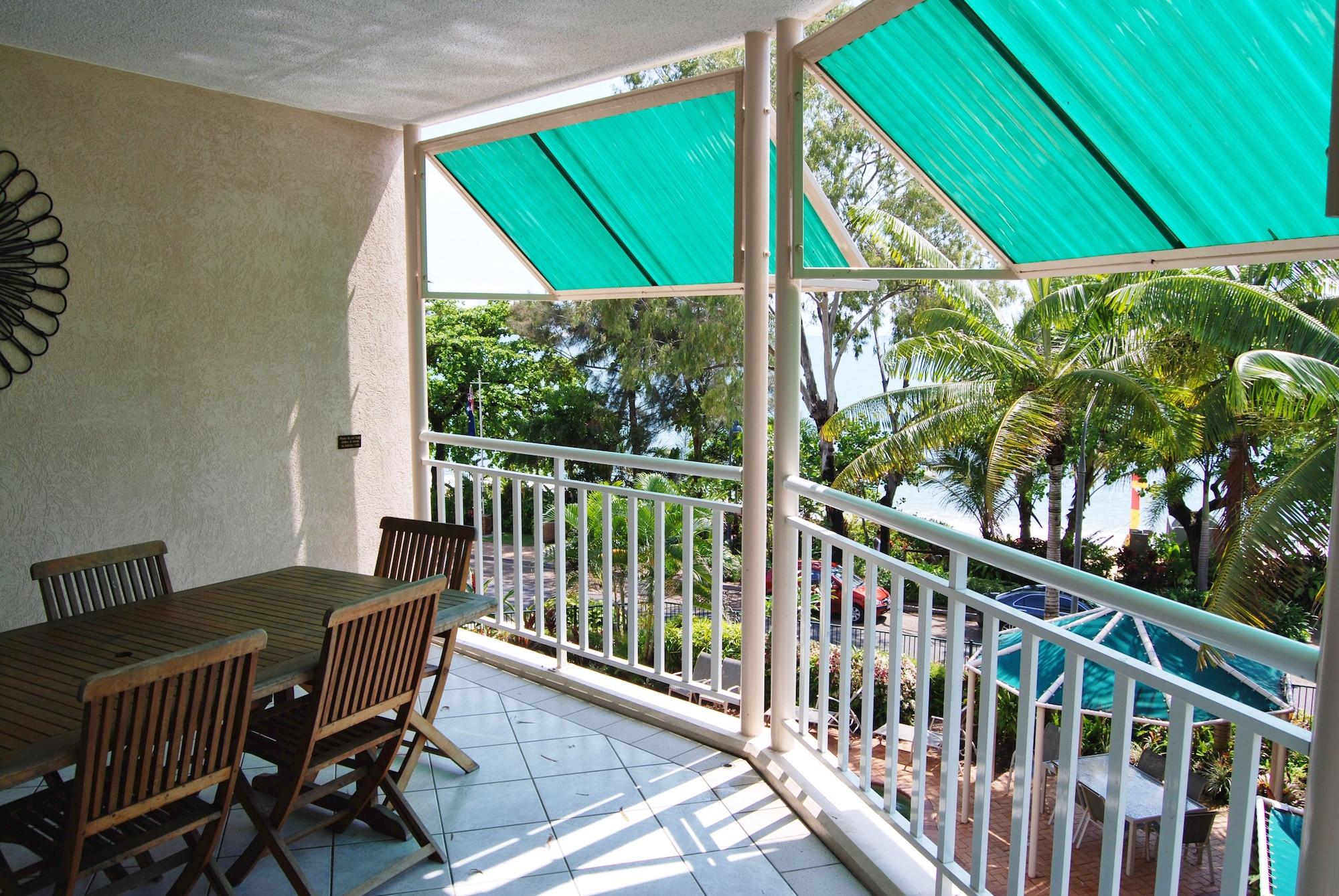 On The Beach Apartments Trinity Beach Exterior photo