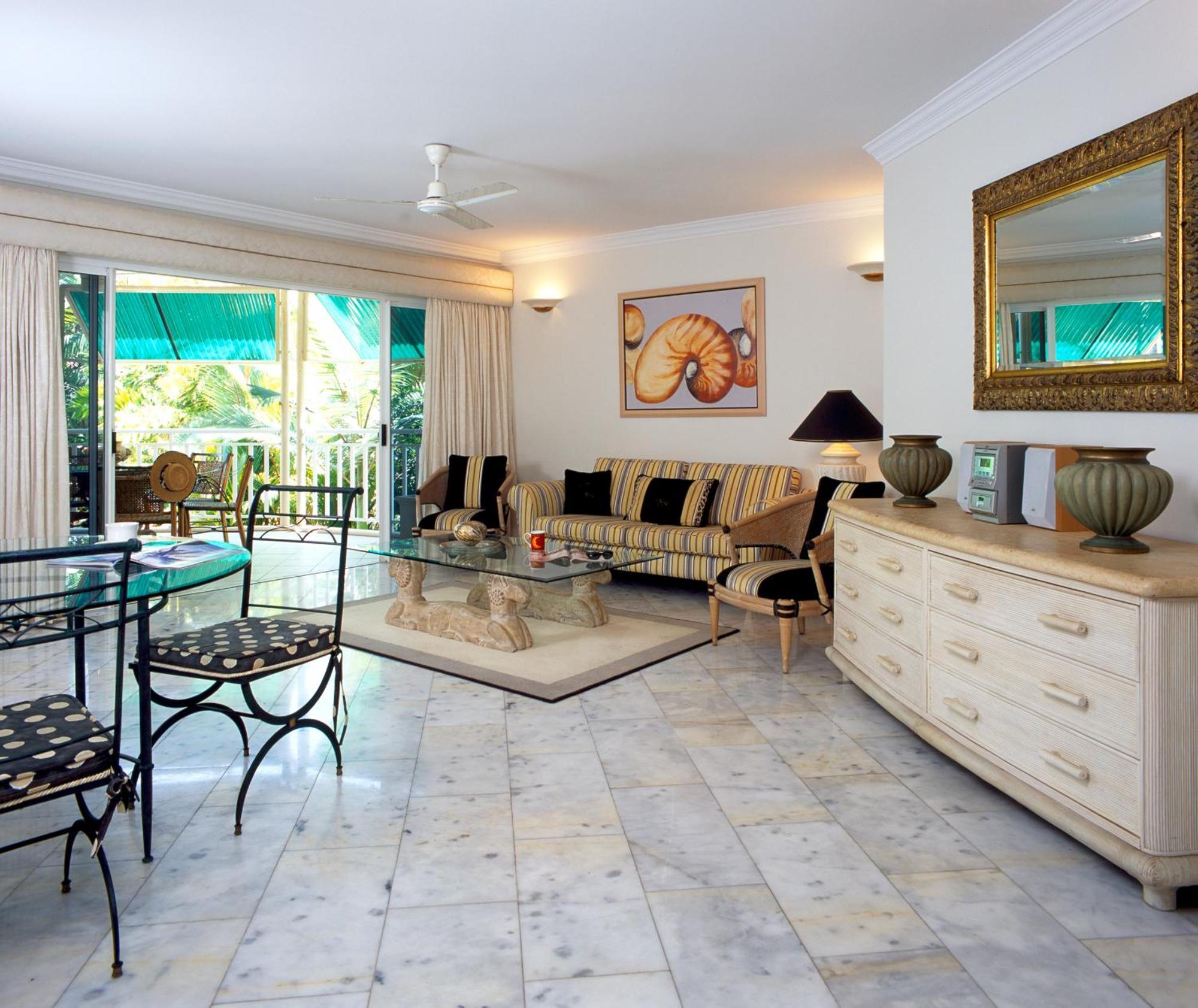 On The Beach Apartments Trinity Beach Room photo
