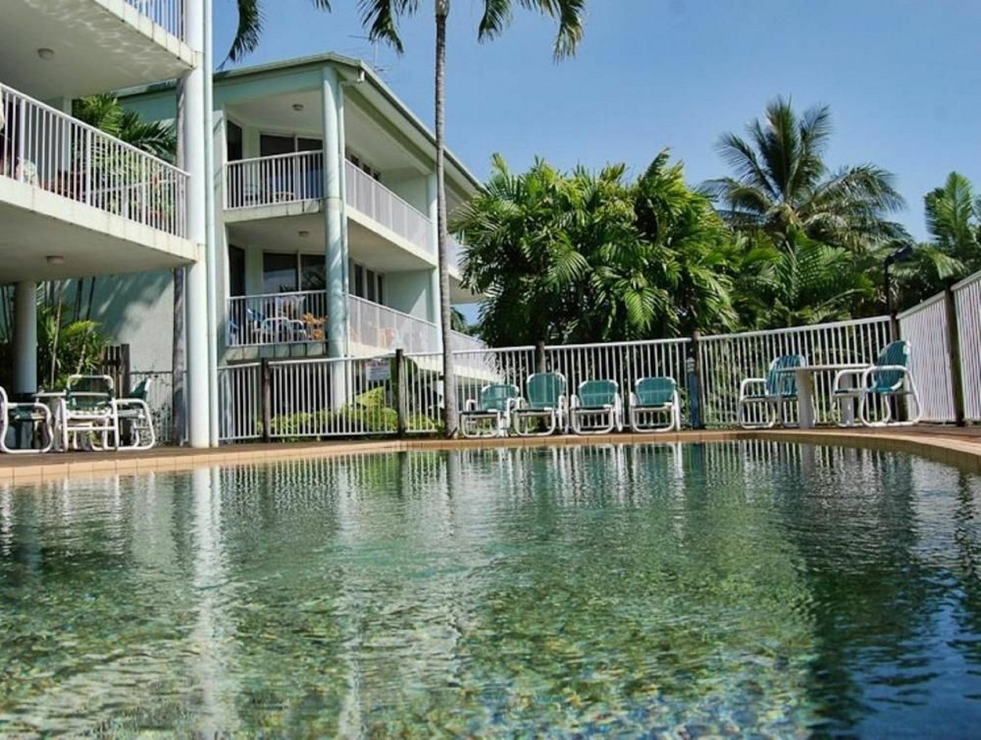 On The Beach Apartments Trinity Beach Exterior photo