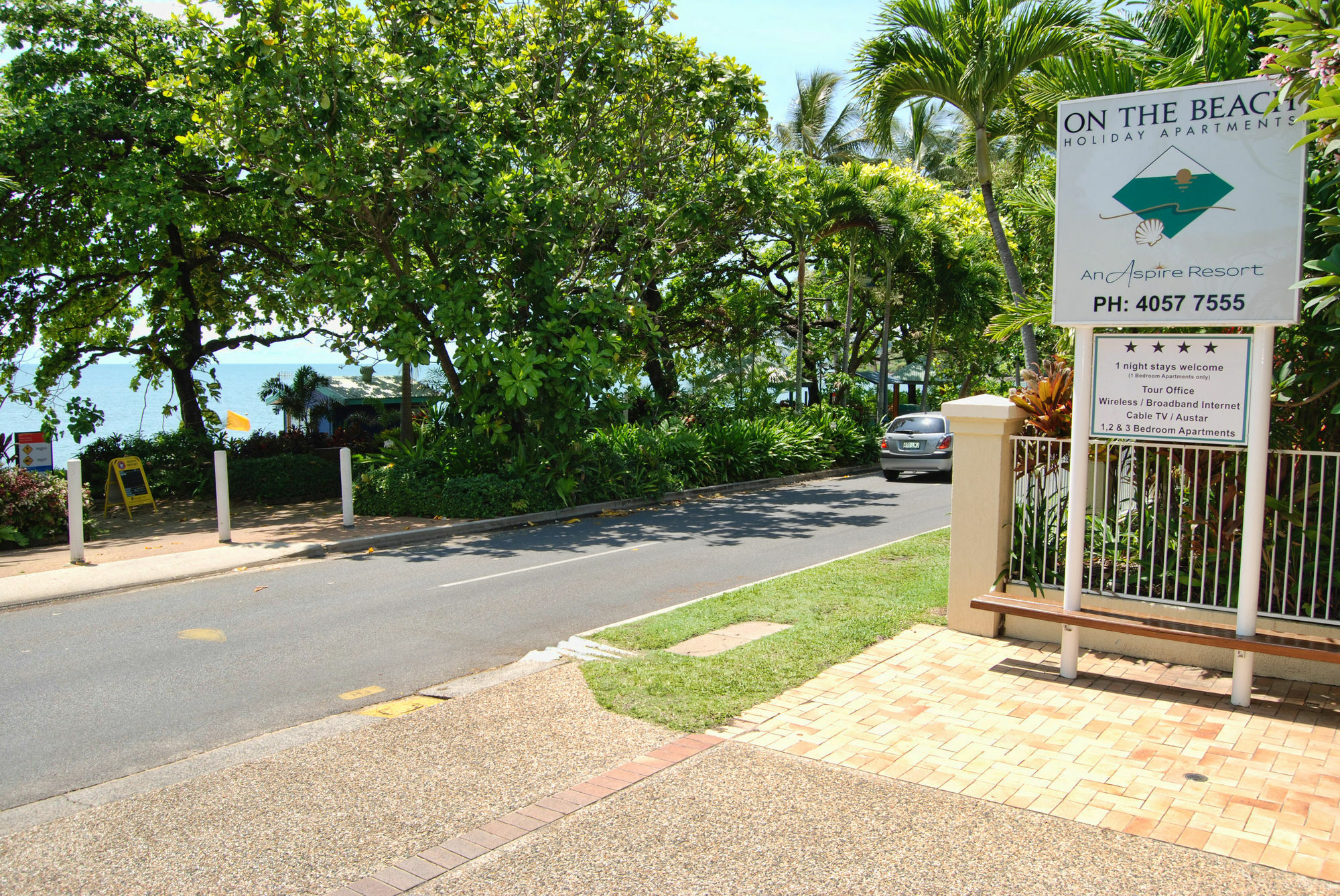 On The Beach Apartments Trinity Beach Exterior photo